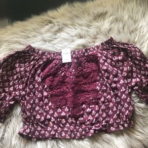 ✨NWT Hollister off-the-shoulder crop top burgandy